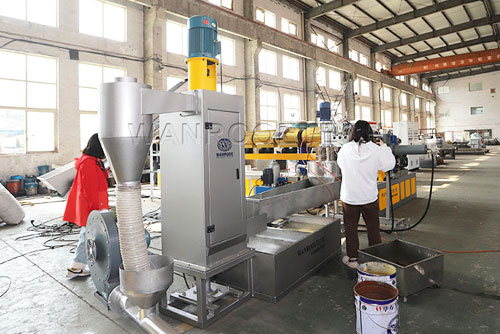 Plastic Barrel Recycling Bucket Granulator Pelletizer Machine Dewatering And Air Sending System